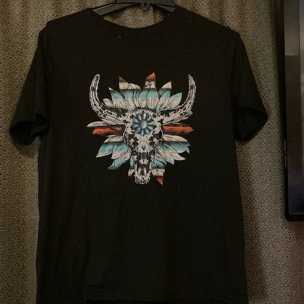 Black Graphic T-Shirt with Bull Skull Design